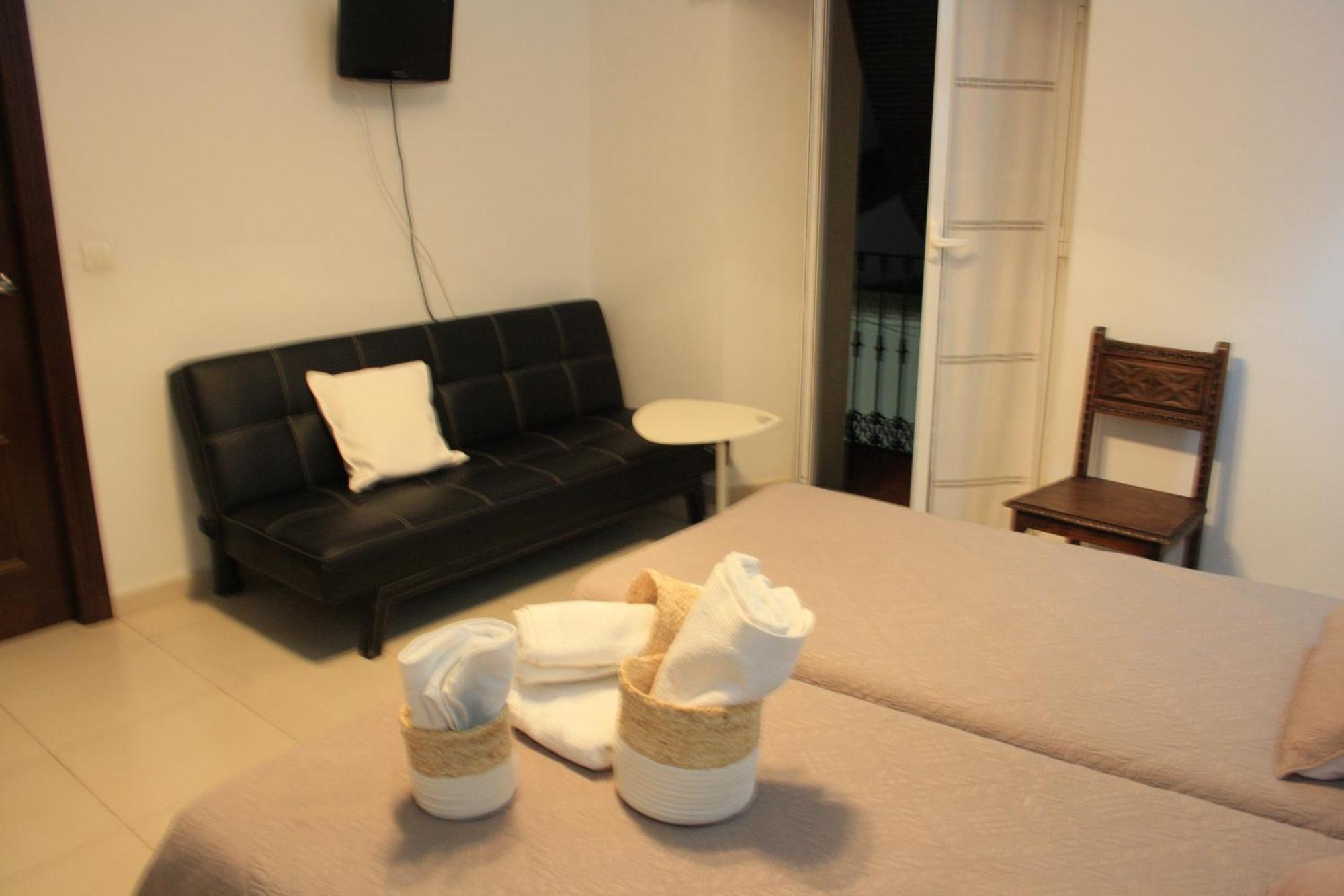 Casa Rural La Plaza Almoharin ภายนอก รูปภาพ